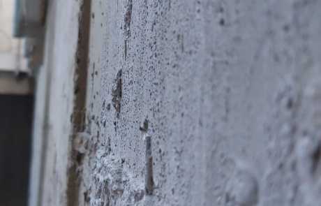 Concrete with uneven finish