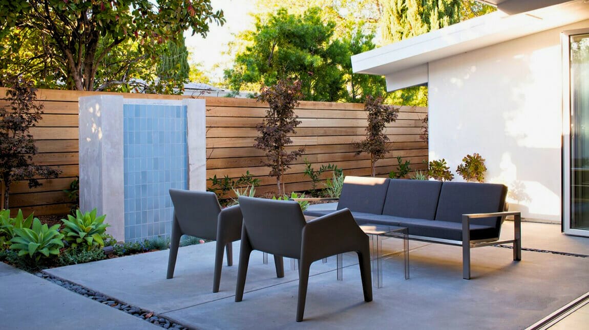 e20f8f3b-42f1-4afa-88df-803ba7b0116d External photo of patio with external concrete
