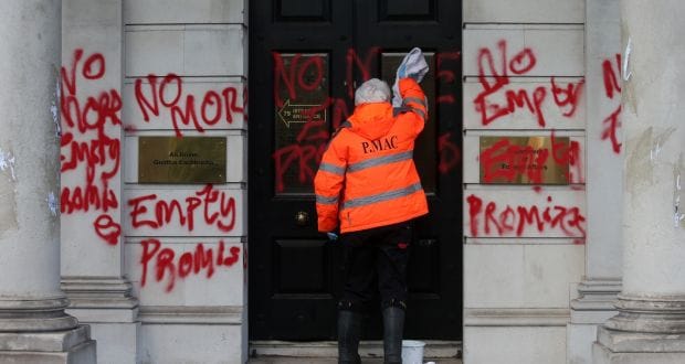PMAC removing paint from the facade of Iveagh house
